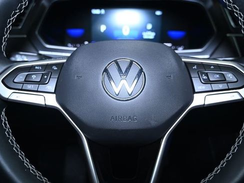 Used 2022 Volkswagen Tiguan SE image 38