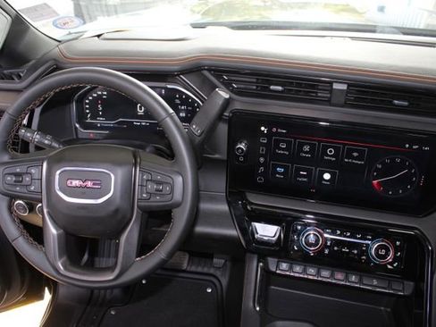 Used 2025 GMC Sierra 2500 AT4 image 29