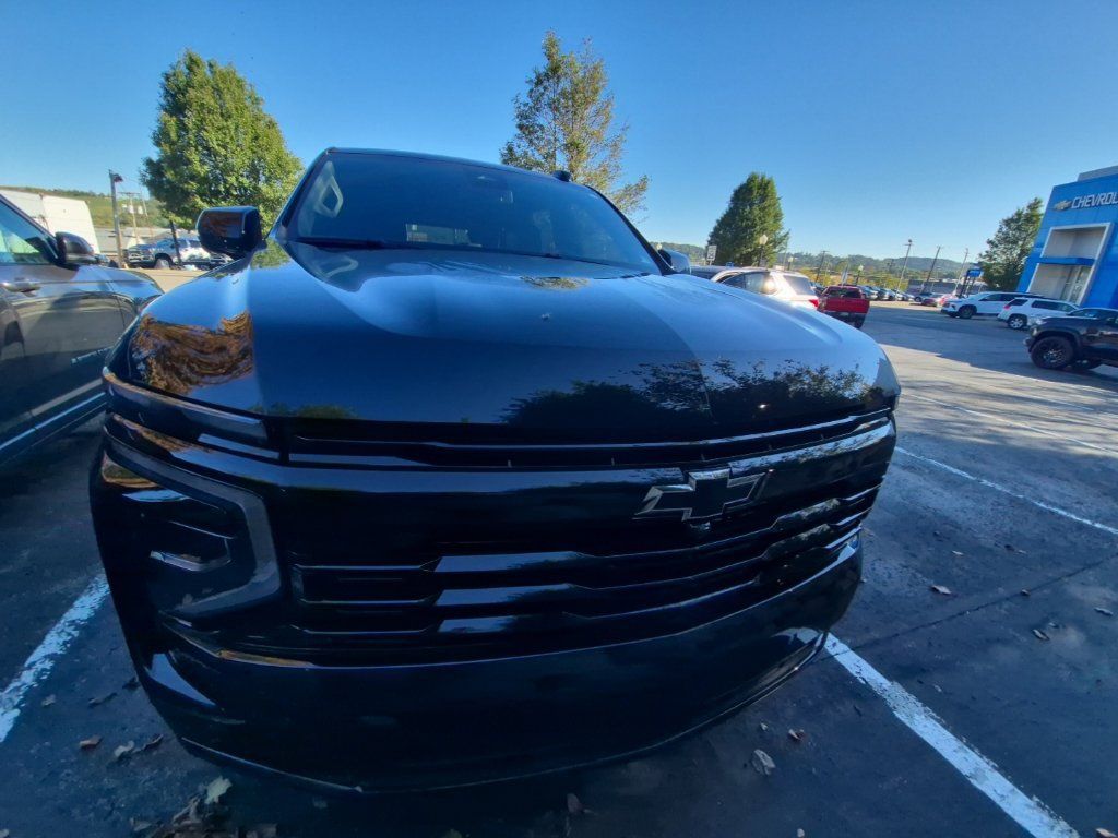 Used 2025 Chevrolet Tahoe RST w/ RST Capability Package AWD/4WD image 2