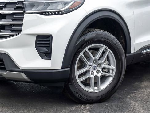Certified 2025 Ford Explorer Active AWD/4WD image 3