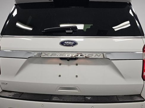 Used 2018 Ford Expedition XLT w/ Equipment Group 202A RWD image 5
