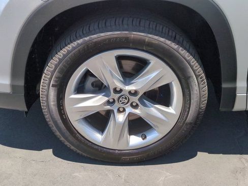 Used 2016 Toyota Highlander Limited Platinum FWD image 9