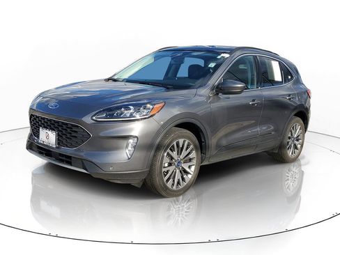 Used 2022 Ford Escape Titanium w/ Class II Trailer Tow Package AWD/4WD image 2