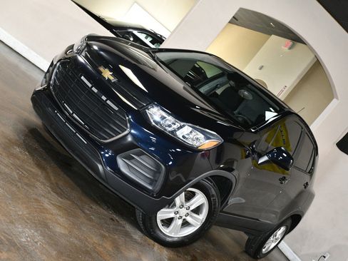Used 2021 Chevrolet Trax LS w/ Tint and Cruise Package image 78