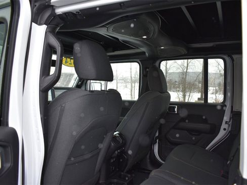 Certified 2024 Jeep Wrangler Sahara w/ Technology Group image 27