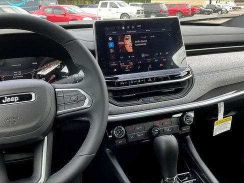 New 2024 Jeep Compass Latitude image 7