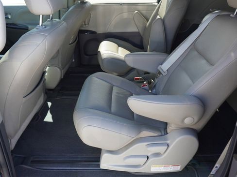 Used 2020 Toyota Sienna XLE w/ XLE Navigation Package image 10