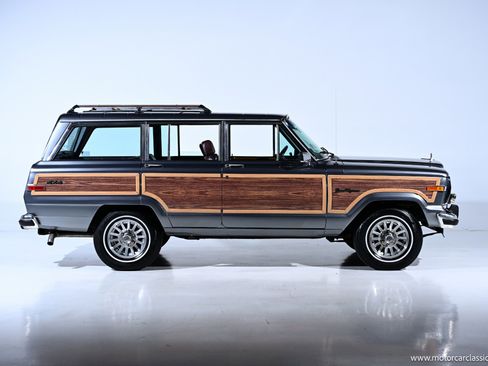 Used 1991 Jeep Grand Wagoneer image 9