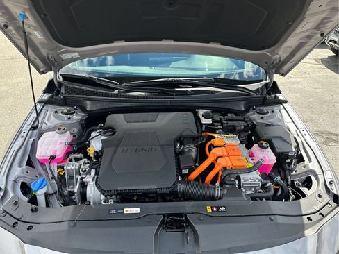 Certified 2025 Hyundai Elantra SEL FWD image 11