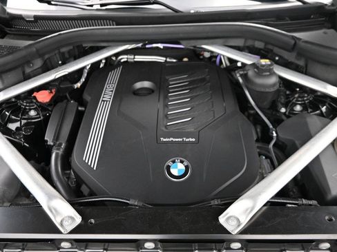 Used 2022 BMW X5 xDrive40i w/ Premium Package AWD/4WD image 17