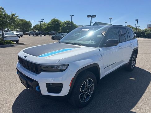 Used 2022 Jeep Grand Cherokee Trailhawk w/ Luxury Tech Group III AWD/4WD image 3
