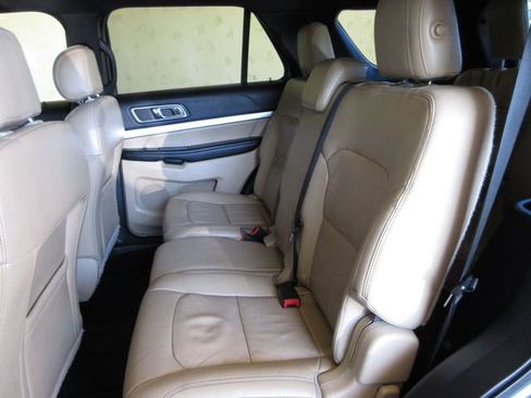 Used 2016 Ford Explorer XLT w/ Equipment Group 202A image 24