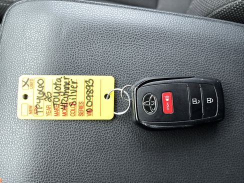 Certified 2025 Toyota 4Runner SR5 image 28