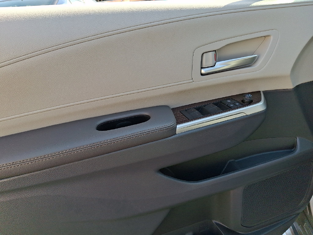 Used 2024 Toyota Sienna XLE FWD image 12