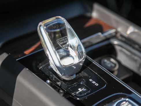 Used 2023 Volvo XC60 T8 Ultimate image 19