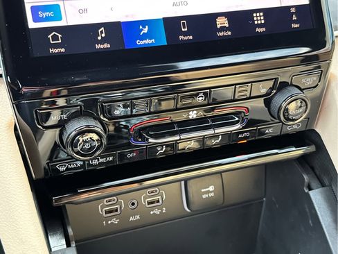 New 2025 Jeep Grand Cherokee L Limited w/ Trailer Tow Package image 32