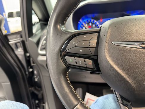 Used 2021 Chrysler Pacifica Touring w/ S Appearance Package image 27