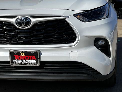 Used 2024 Toyota Highlander LE image 8