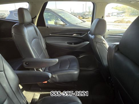 Used 2018 Buick Enclave Essence image 9