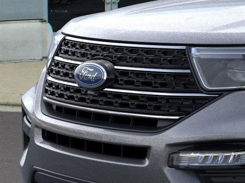 New 2024 Ford Explorer XLT w/ Equipment Group 202A image 17
