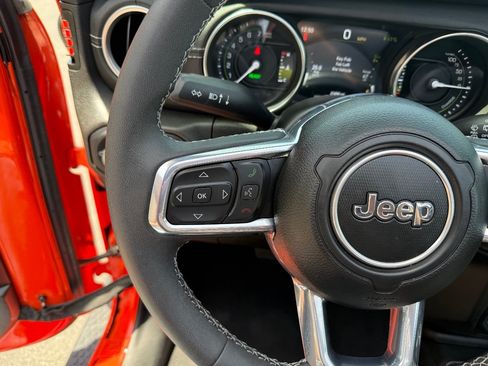 Used 2023 Jeep Wrangler Unlimited Sahara AWD/4WD image 26