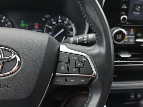 Certified 2020 Toyota Highlander XLE AWD/4WD image 25