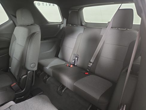 Certified 2023 Chevrolet Traverse LT FWD image 13
