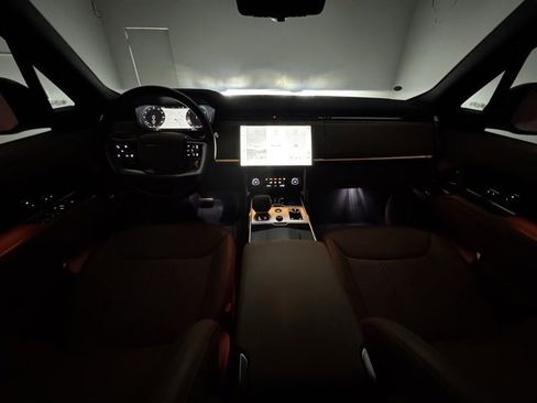 Used 2023 Land Rover Range Rover Long Wheelbase SE image 38