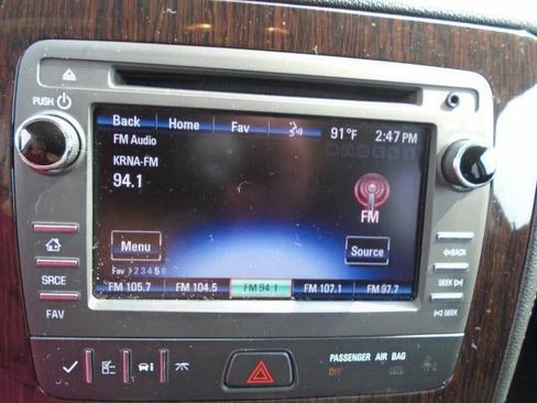 Used 2017 Chevrolet Traverse LT w/ Style and Technology Package image 10