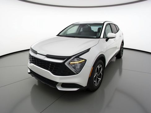 Used 2025 Kia Sportage LX FWD image 3