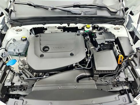 Certified 2024 Volvo XC40 B5 Core image 28