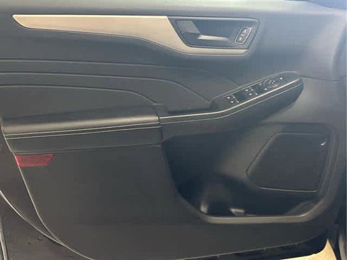 Used 2022 Ford Escape SE w/ Convenience Package image 12