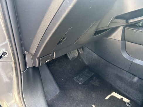 Used 2025 Nissan Kicks SV AWD/4WD image 20