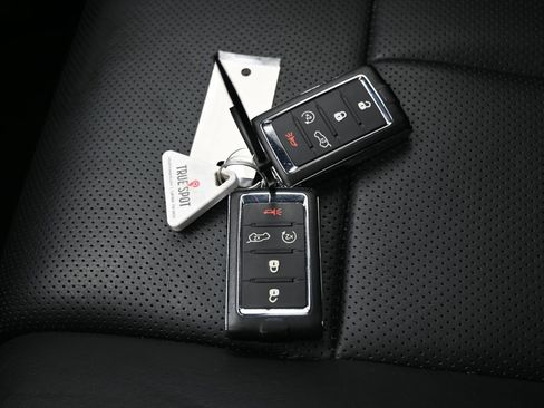 Used 2023 Jeep Grand Cherokee Overland w/ Advanced Protech Group III AWD/4WD image 32