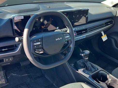 New 2025 Kia K4 LXS image 10
