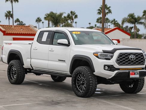 Used 2023 Toyota Tacoma TRD Off-Road AWD/4WD image 4