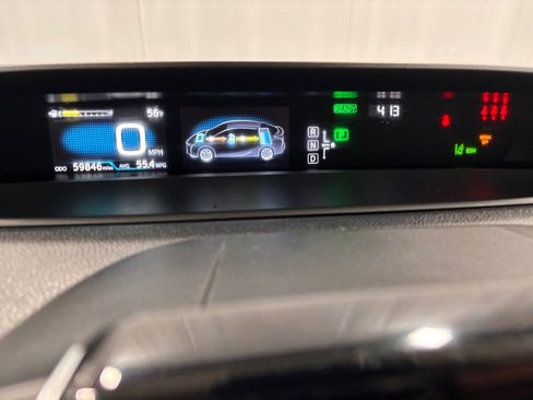 Used 2018 Toyota Prius image 15