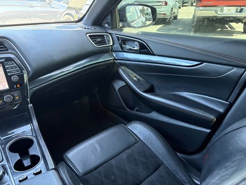 Used 2023 Nissan Maxima SR w/ Sport Mat Group image 19