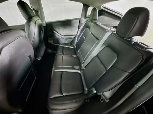 Used 2022 Tesla Model Y Long Range image 26