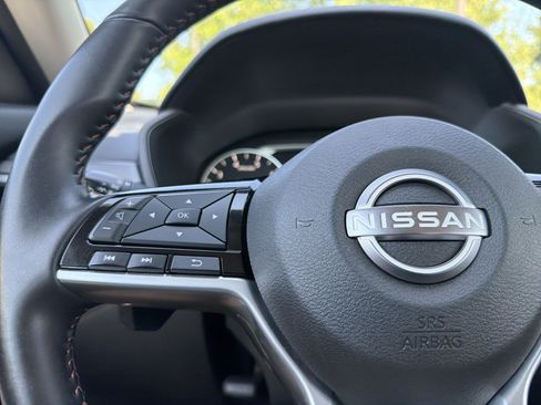 Used 2025 Nissan Altima 2.5 SR FWD image 9