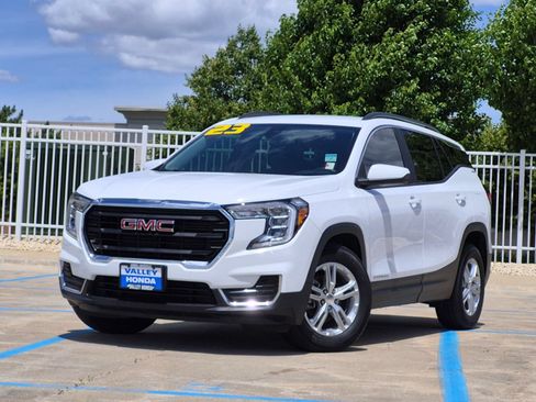 Used 2023 GMC Terrain SLE w/ Driver Convenience Package FWD image 2