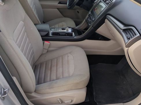 Used 2017 Ford Fusion SE image 22