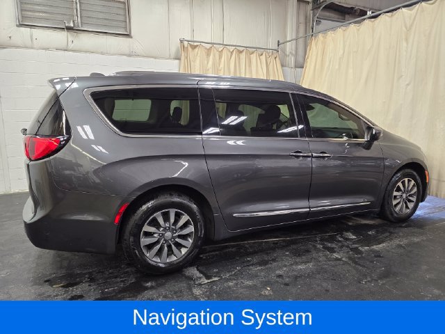 Used 2020 Chrysler Pacifica Touring-L Plus FWD image 7