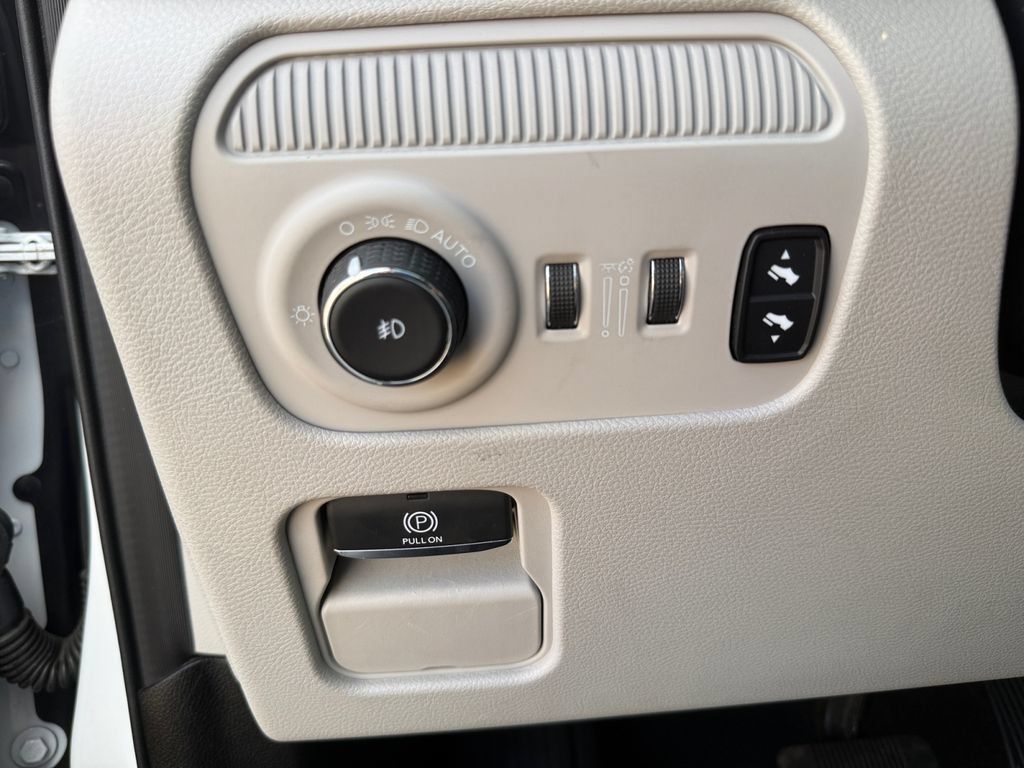 Used 2024 Jeep Wagoneer L Series II w/ Flexible Seating Group AWD/4WD image 17