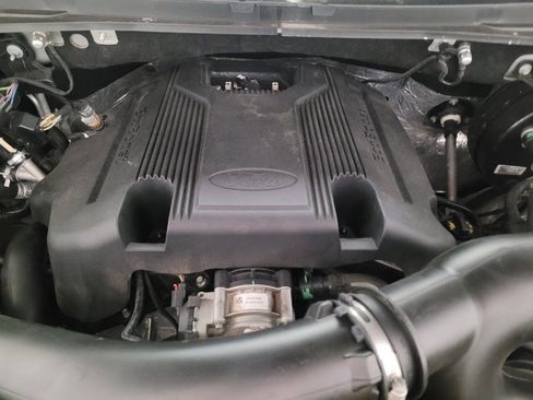 Used 2019 Ford Expedition Limited w/ Equipment Group 302A AWD/4WD image 30