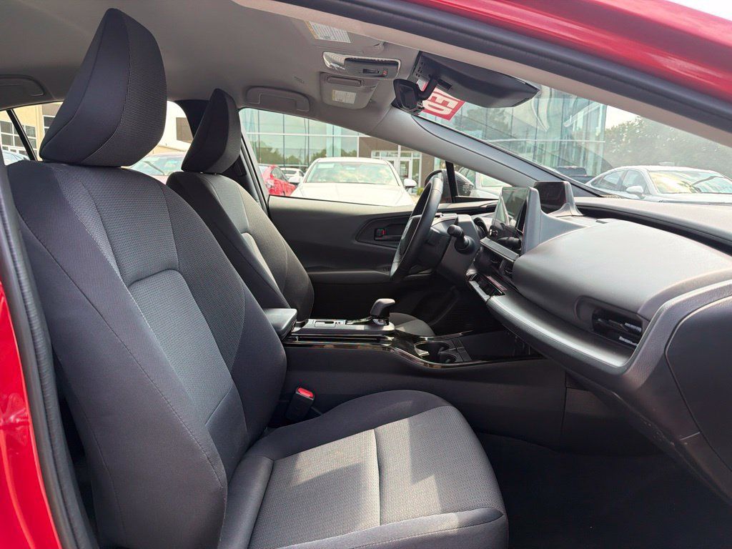 Used 2026 Toyota Prius LE FWD image 29