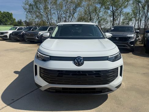 New 2026 Volkswagen Tiguan SE FWD image 2