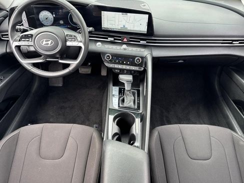 Used 2025 Hyundai Elantra SEL FWD image 17