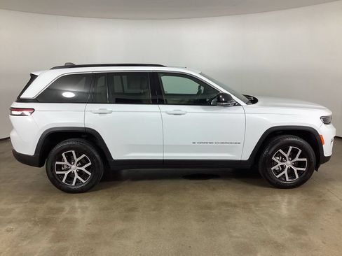Used 2024 Jeep Grand Cherokee Limited w/ Luxury Tech Group II AWD/4WD image 7