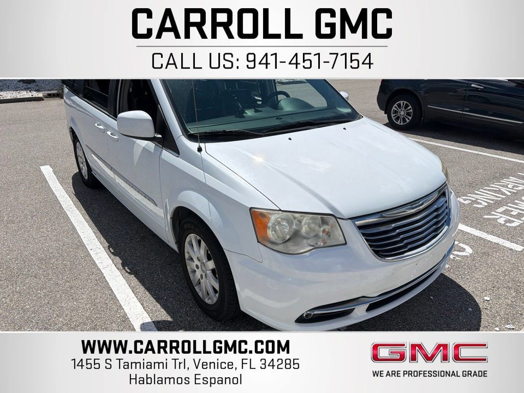 Used 2016 Chrysler Town & Country Touring FWD image 1